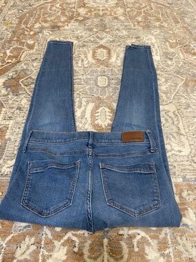 Express ultimate stretch legging mid rise skinny jeans size 4 womens blue jeans
